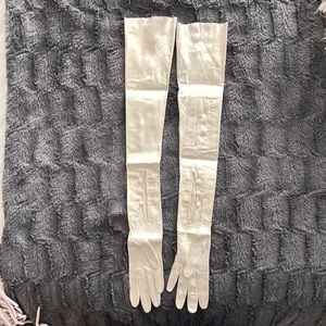 Ulissas of Lisboa Leather gloves, 23”, ivory, xs